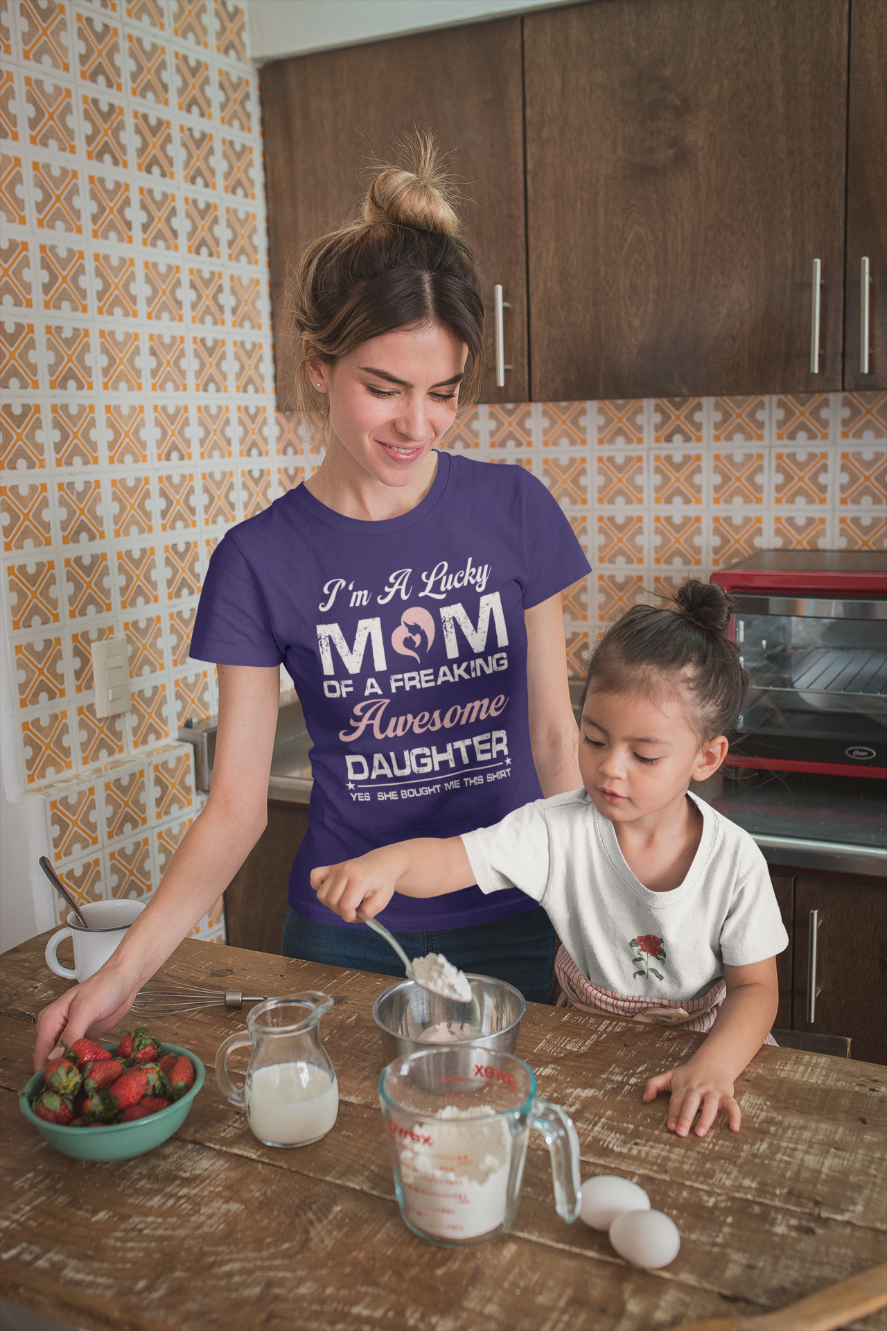 I’m A Lucky Mom Gift From Daughter – Funny Mother’s Day Unisex T-Shirt